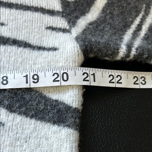 Rails Tiger Lana Mixed Abstract Print Sweater Wool Cashmere White Gray Sz XXS - Picture 10 of 11